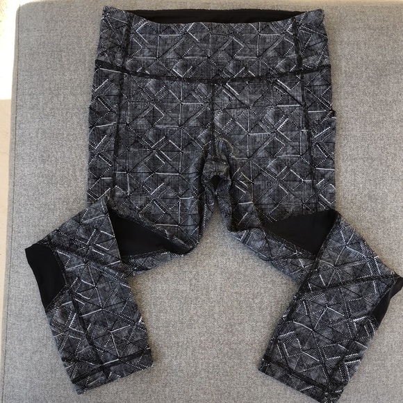 Perfect condition!- LULULEMON Pace Rival Crop Pocketed Leggings - Picture 7 of 8